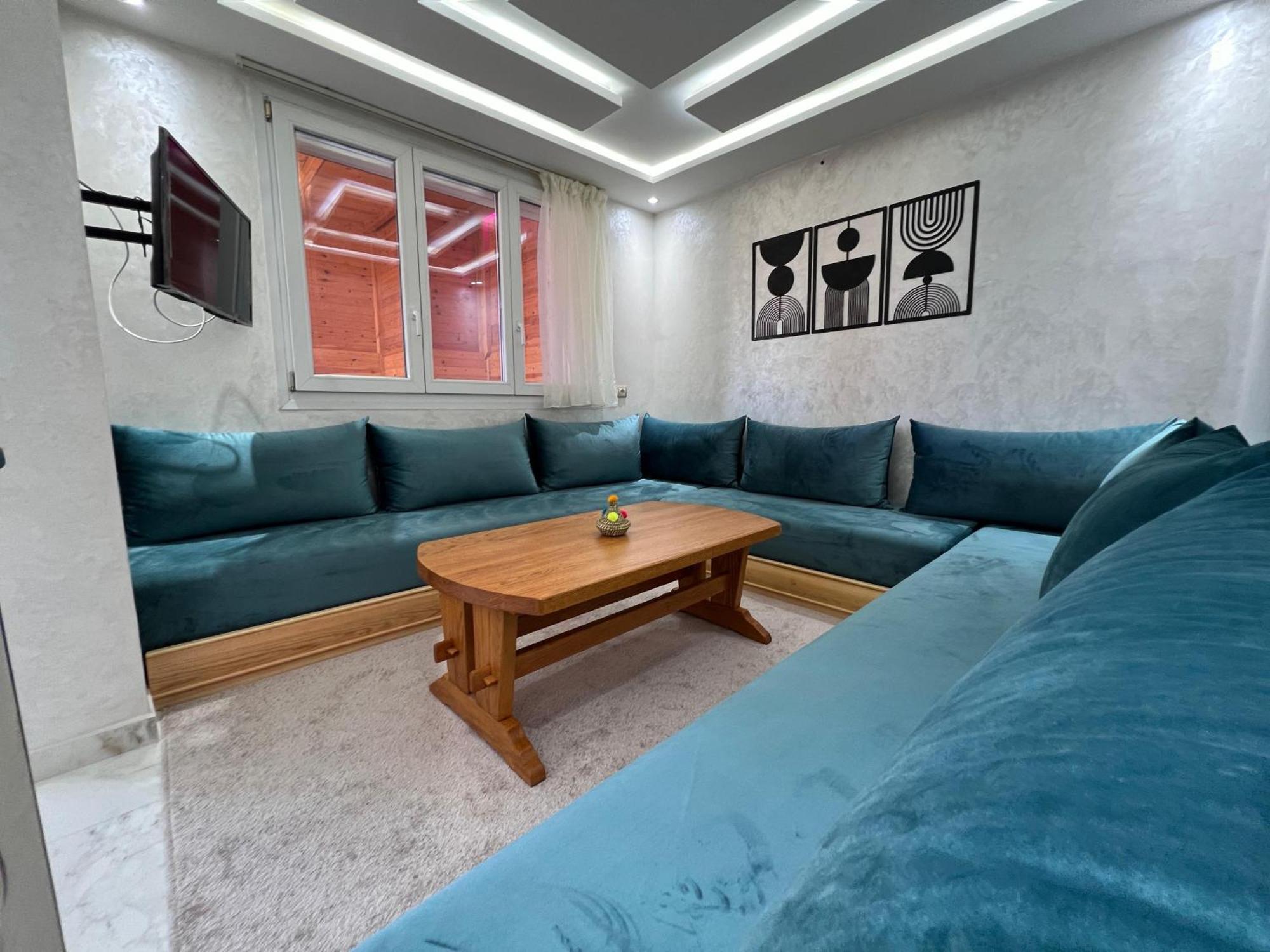 Apartment Cozy With Wooden Porch